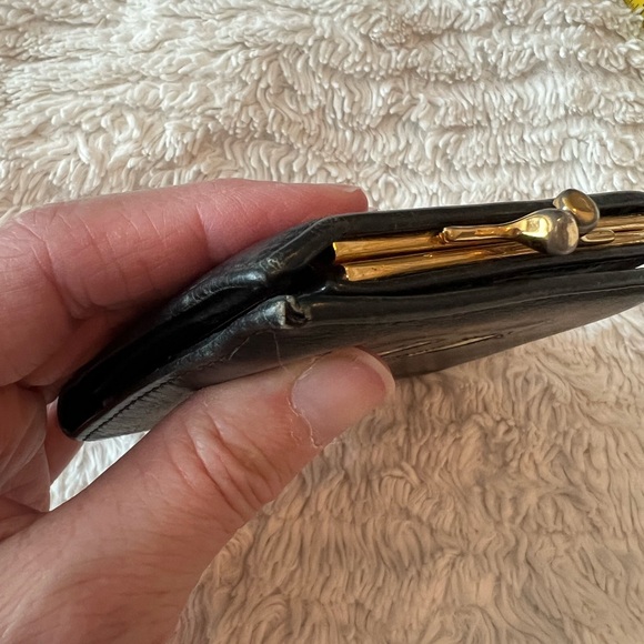 Gucci Supple Black Leather Bi-fold Horseshoe Kisslock - Picture 13 of 14